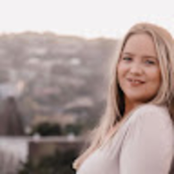 Meet your Posher, Danielle - Picture 1 of 1